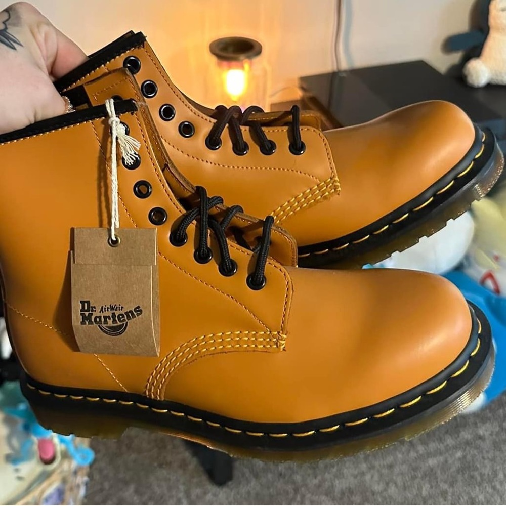 Doc marten’s new with tag (pumpkin classic)